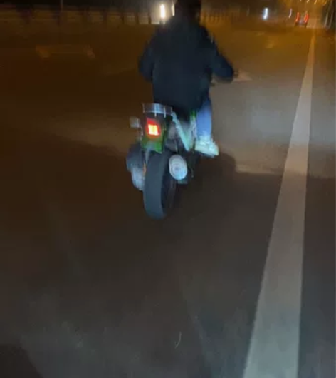 出一个 坤豪   仪表盘是坏的   不是车...