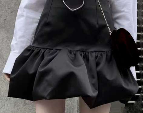 【少女心】黑色高腰百搭显瘦青春半身包臀花苞...