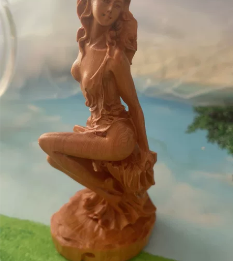 黄杨木美女木雕，15cm，全新 感兴趣的话...