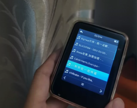 诺必行MP4+耳机 2.5寸全面屏可插耳机...