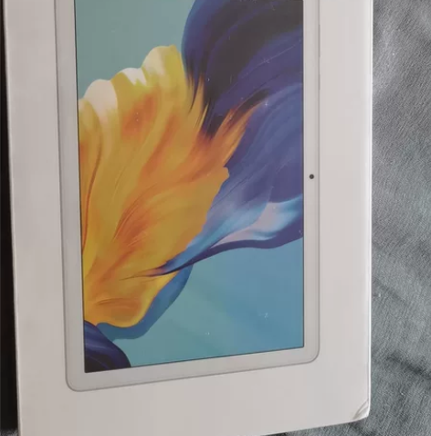 过年公司发的，全新未拆封，荣耀7，4+12...