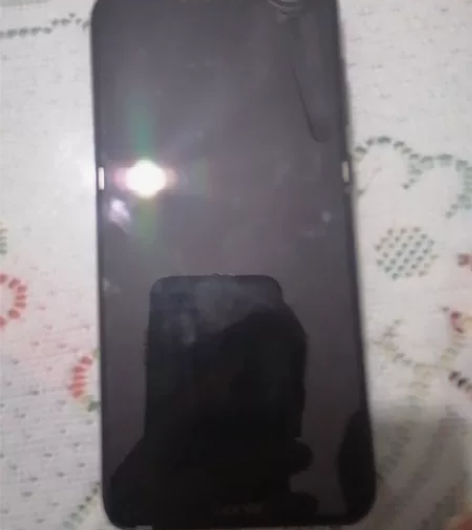 七成新荣耀8C手机出售 感兴趣的话点“我想...