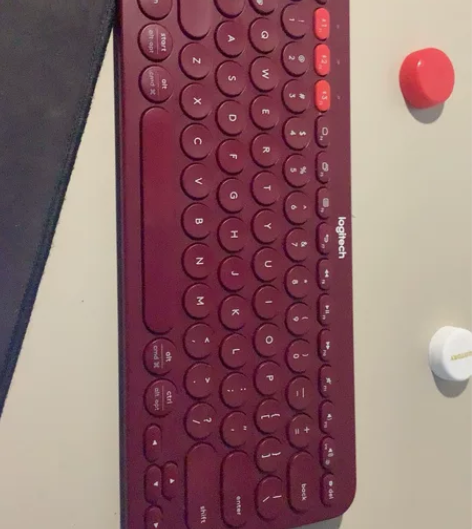 淘宝买入，红色，无掉漆磕碰划痕。购入时间一...