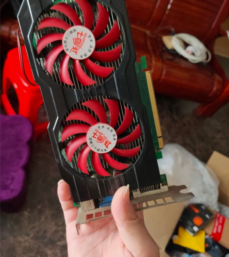 七彩虹560ti   买新电脑这个便宜卖了...