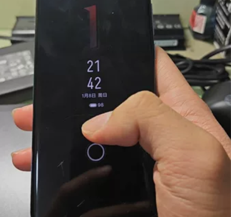 自用魅族18s 8+256版本，外屏摔脆了...