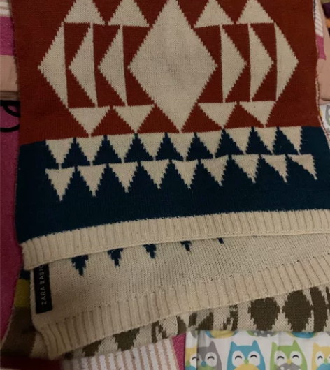 围巾，几乎全新，半卖半送 感兴趣的话点“我...