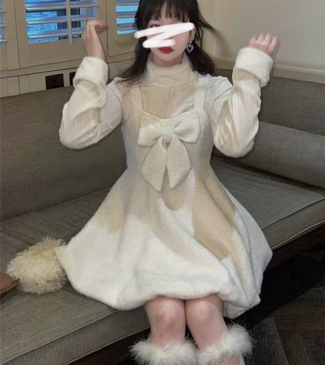 森女系原创 雪中少女想去海边白色毛绒吊带连...