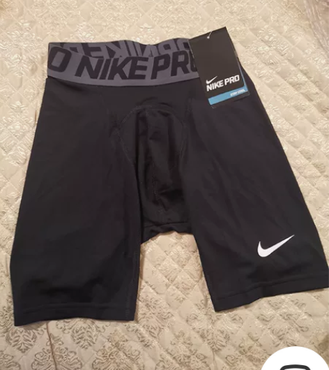 Nike 运动短裤。也可以当打底裤。全新未...