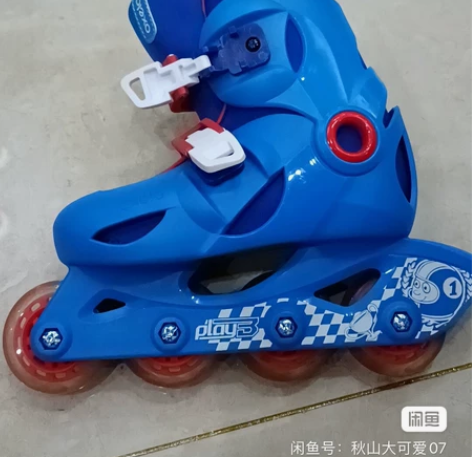 两双迪卡侬的儿童旱冰鞋，孩子不玩了，转给有...