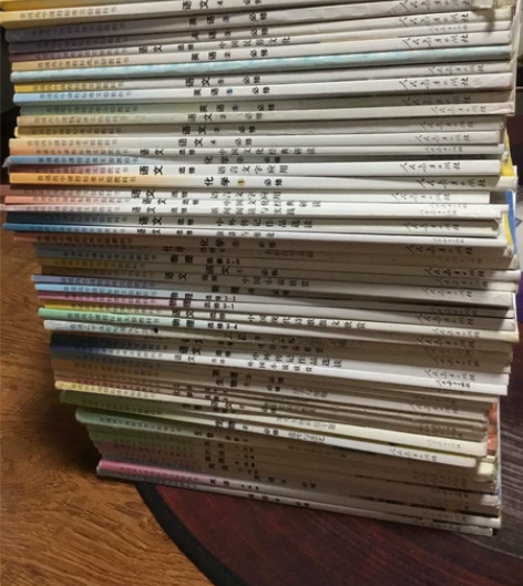 课本1.5元每本，高中生物化学语文物理英语...