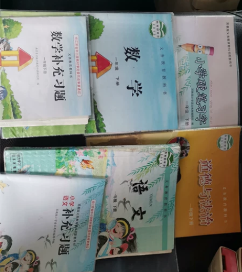 小学课本，一年级下册，语文，数学，道德与法...