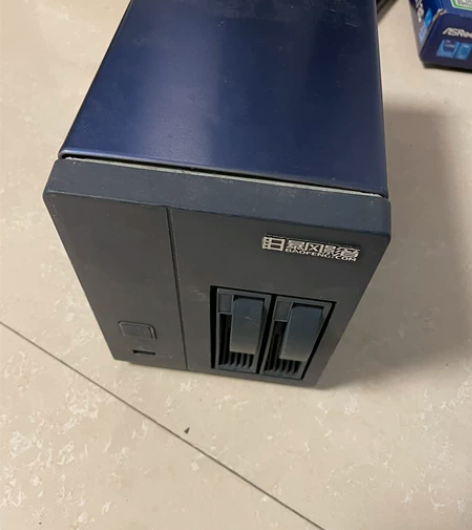 暴风影音空机箱,不带电源,成色8新。便宜出...