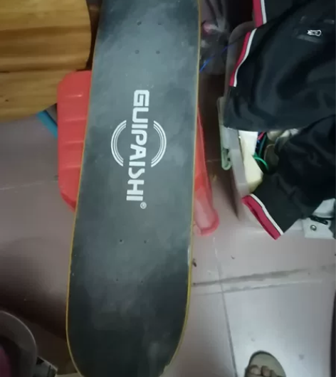 滑板车，儿子总共没有三次就不玩了[微笑]，...