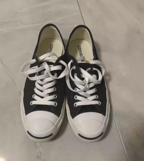 匡威开嘴笑，我42穿正好，百搭，透气，没有...