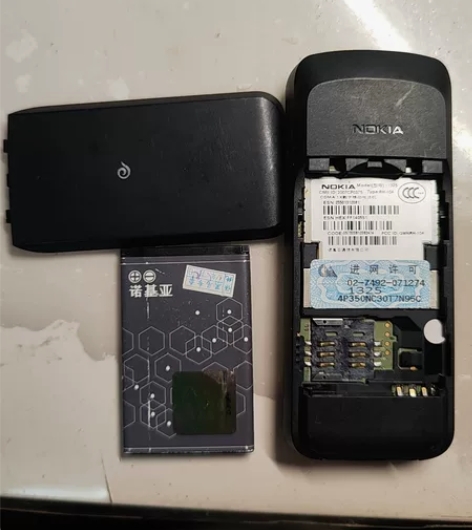 诺基亚1325，电信手机，成色如图，一机一...