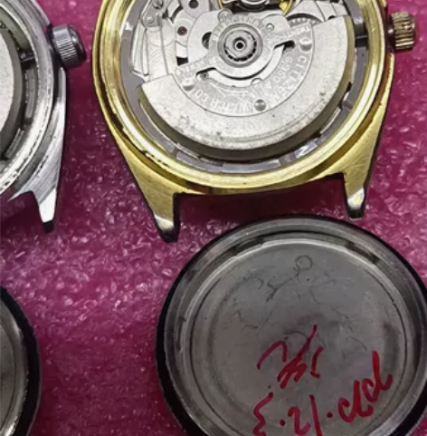 西铁城手表两只，走时准确，功能齐全。 日本...