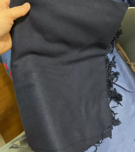 藏青色围巾，购于商场折扣，品牌忘记了，全新...