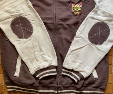 金山学校秋季校服一套，秋季上衣+长裤。校园...