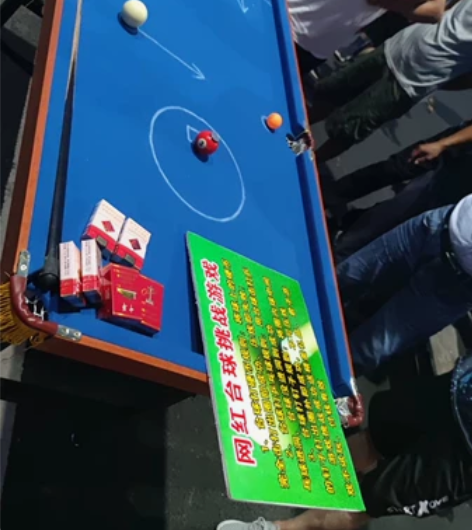 朋友摆摊的网红台球桌 他要回去上学了 没时...