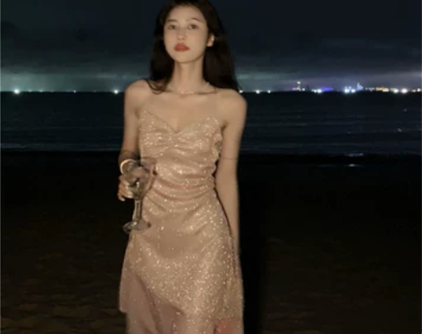 茶歇法式复古性感露背吊带连衣裙女夏装新款轻...