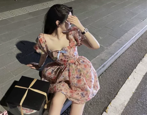 Wuuus 法式碎花连衣裙女夏公主裙鲜艳蓬...