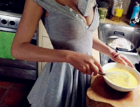 ZZ骨ZZ大独家不规则超短大裙摆蓬蓬裙深V...