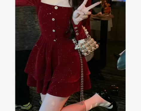 纯欲风红色丝绒连衣裙女秋冬新款新年战袍蓬蓬...