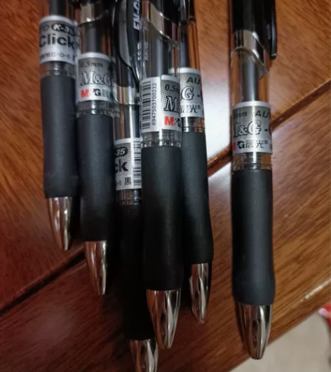 8.8元 23支晨光中性笔清货甩卖晨光按动...