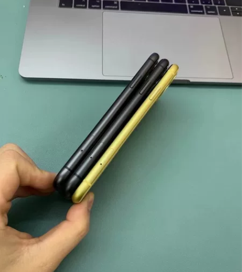 苹果11  256g 三网无锁靓机换了原屏...