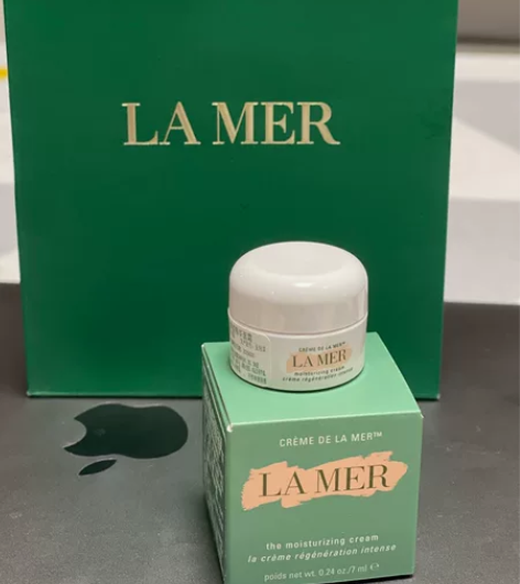 刚从万象城柜台拿回的新鲜小样面霜 一个7毫...