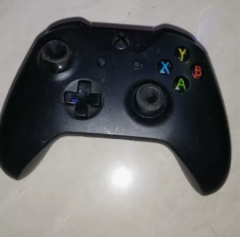 XBOXO无线蓝牙手柄,型号1708 成色...