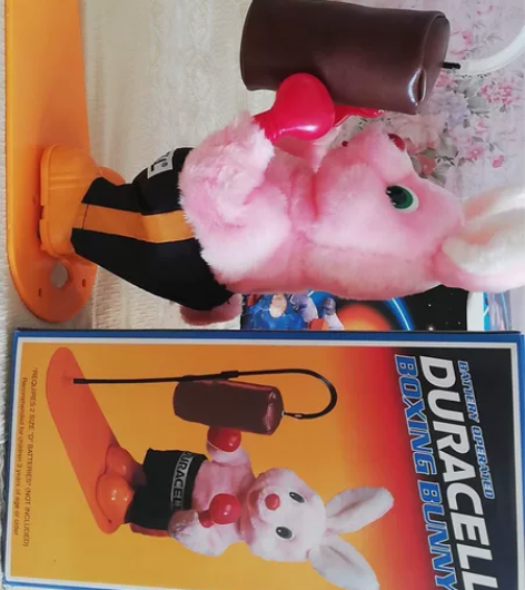 金霸王电动拳击兔全新的。非常漂亮。兔子高3...