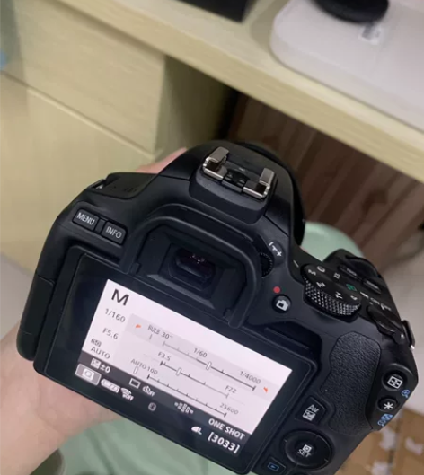 佳能200d二代 单反套机  95新 24...