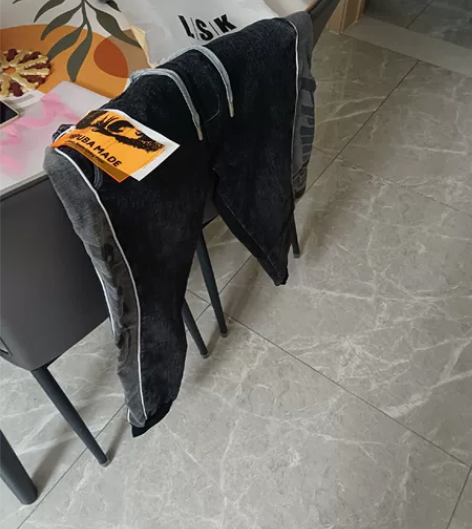 全新休闲牛仔裤，束脚裤，质量很好，尺码35...