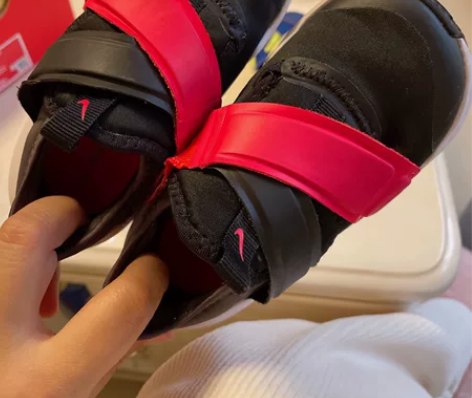 耐克小飞碟，这双很少穿，没怎么穿就小了，9...