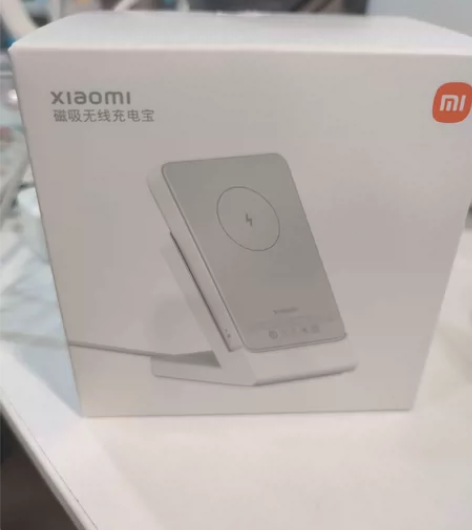 小米无线磁吸充电宝，全新，包邮 感兴趣的话...