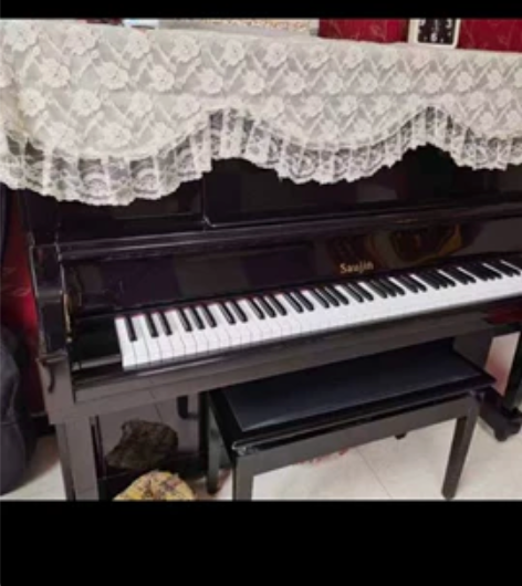 家里有架钢琴成色不错，原来是28000买的...