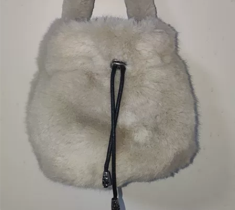 兔毛绒绒可爱水桶包秋冬季手提包 感兴趣的话...