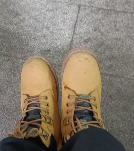 骆驼马丁靴，经典款。41码，偏大一码，适合...
