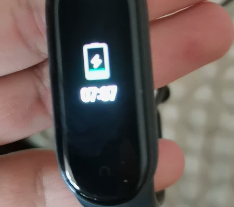 小米手环5NFC版本原价二百多现在100包...