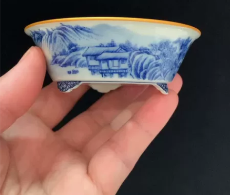 大德堂手绘釉下青花溪山清远图花盆 0114...