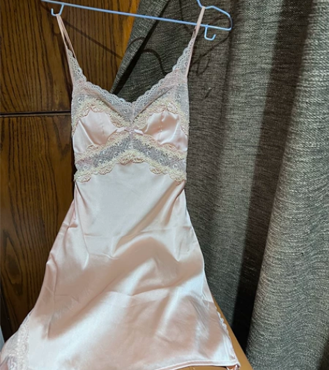 睡裙 S码 温柔性感风 只穿过一次 款式不...