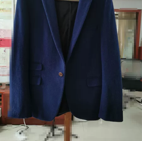 购于杭州临平银泰  呢子男士小西装  约7...