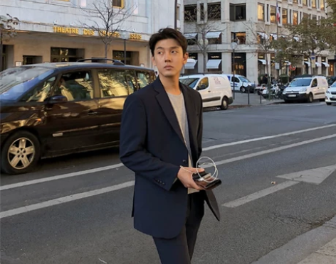 男士新款春秋薄帅气百搭藏蓝色商务西服外套休...
