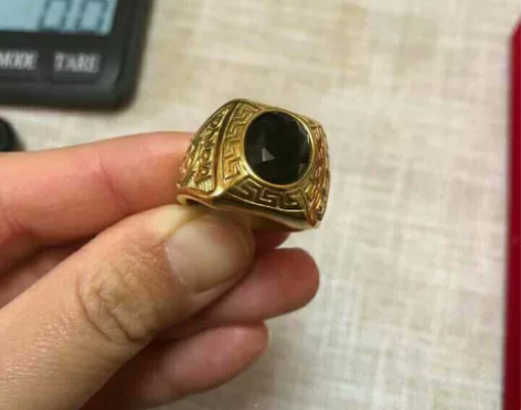 急需用钱 低价出 18K鎏金镶嵌宝石戒指一...