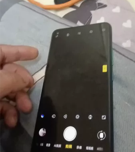 vivoz5x,6+64g,功能一切使用正...