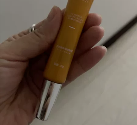 眼霜，套盒里拆出来的眼霜，喜欢的拿走， 感...