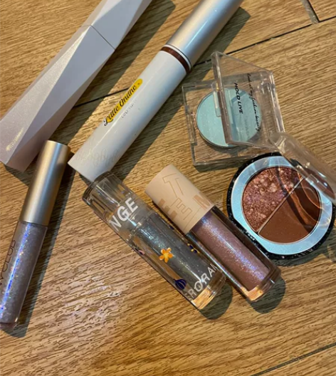 液体眼影，睫毛膏等 七件套！ 感兴趣的话点...