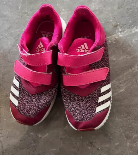 阿迪运动鞋，11码，内长17 感兴趣的话点...