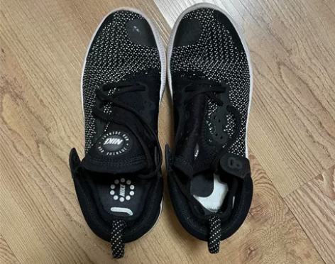 nike耐克跑鞋 鞋码37有点偏小 鞋底和...